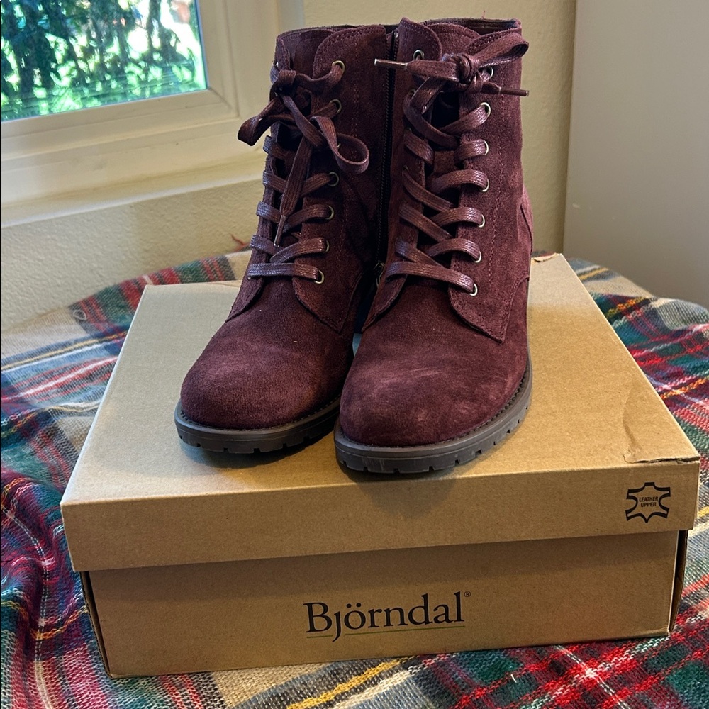 Bjorndal Sasha red suede leather combat boot, size 7.5. NWOT!